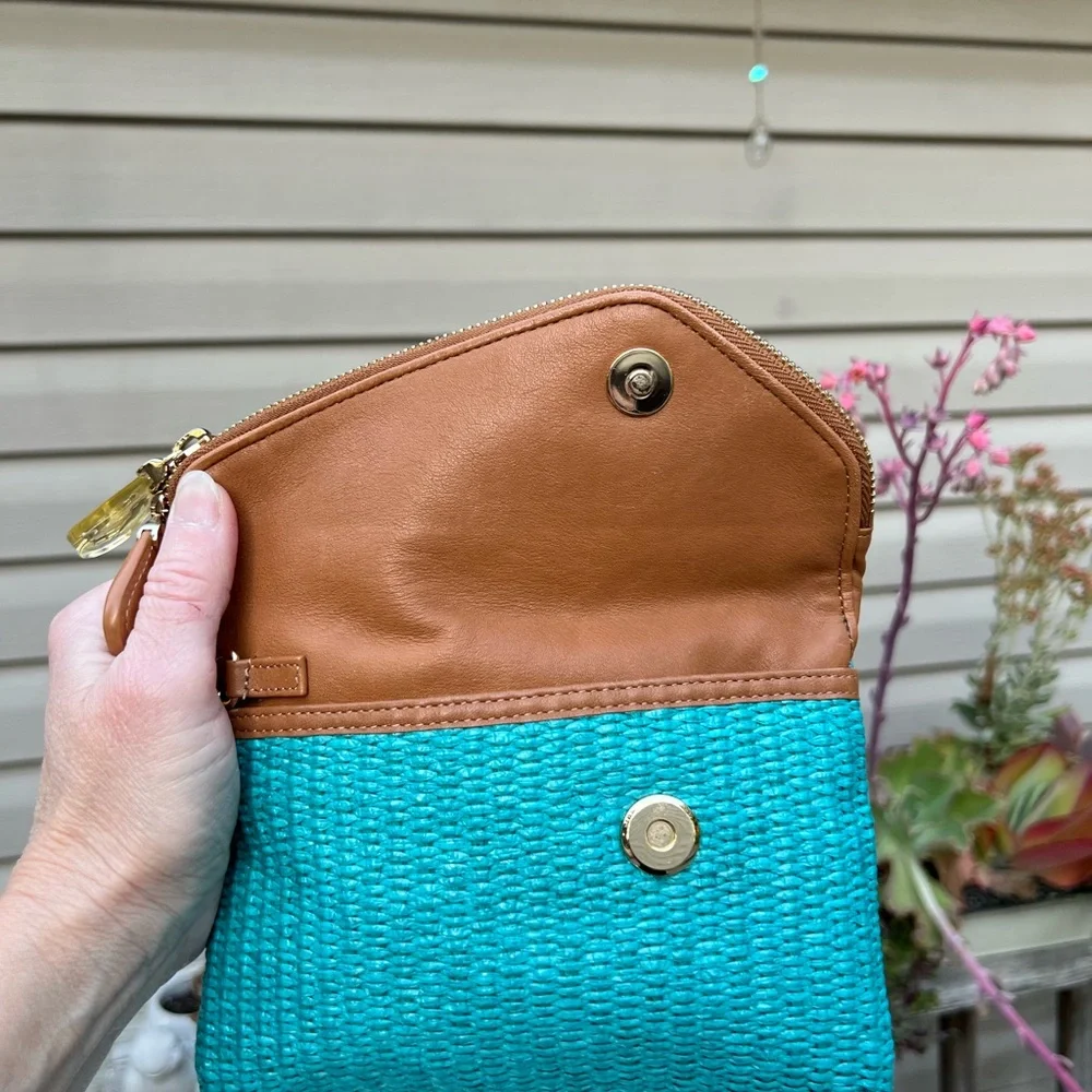 Henri Bendel Debutante Asymmetrical Folding Turquoise Raffia Wristlet/Clutch - Picture 10 of 12